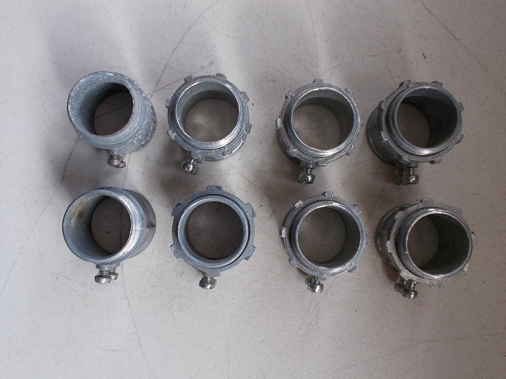 Lot of 8 Multiple Brands 1-1/4″ Set Screw Double Connectors *FREE SHIPPING*