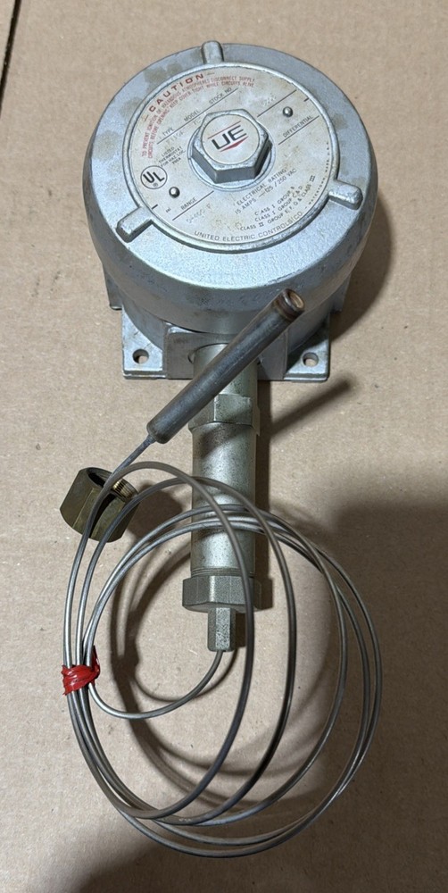 United Electric F110A-7BS Temperature Switch 0-400F 125/250VAC 15 Amp Nos No Box