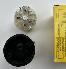 Hubbell Hbl2733 30A Twist-Lock Connector 3P 4W 480Vac L16-30R Bk/Wt