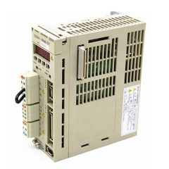 New In Box YASKAWA SGDH-04AE-OY SGDH-04AE-0Y Servo Drive 1PC