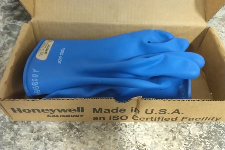 Salisbury E0011BL/10H Size 10-1/2 Class 00 Electrical Insulating Gloves (BW)