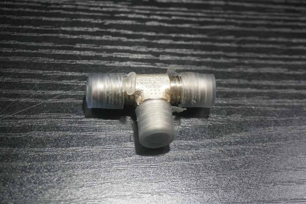 Aeroquip 2030-2-4S ADAPTER, SAE 37, Free Shipping, 19 Pieces