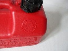 BLITZ 1 GALLON 4 OUNCE GAL OZ PLASTIC VENTED GAS CAN FUEL JUG SELF VENTING