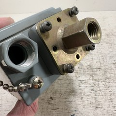 Used Square D 9012 GAW-5 Pressure Switch/Interruptor Great Condition