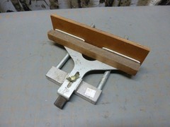 Makita Edge Guide for 3612, RP1800, RP2301 Plunge Router Base (115mm OC 12mm Rod