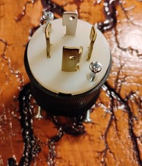 Hubbell HBL2711 – NEMA L14-30P Twist Lock Plug, Rated 30A, 125/250V
