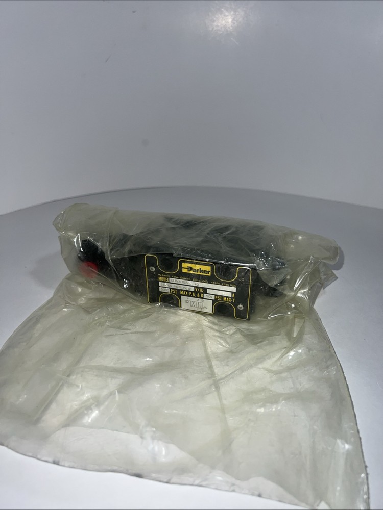 Parker D1VA1BN 70 Hydraulic Valve D1VA1BN70 It Is New In Open Bag No Box