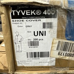 DuPont fc450sgy00020000 Tyvek 400 Size Universal Non-Skid Shoe Cover 200/cs
