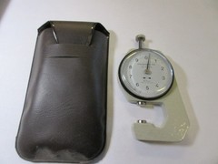 EQUIPMENT GERMANY PEARL GAUGE 10mm CAPACITY 0.1mm ACCURACY PRESS GAUGE NEW