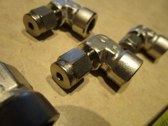 LOT OF 4 Swagelok SS-200-8-2, 316SS Elbow 1/8″ Tube x 1/8″ FNPT