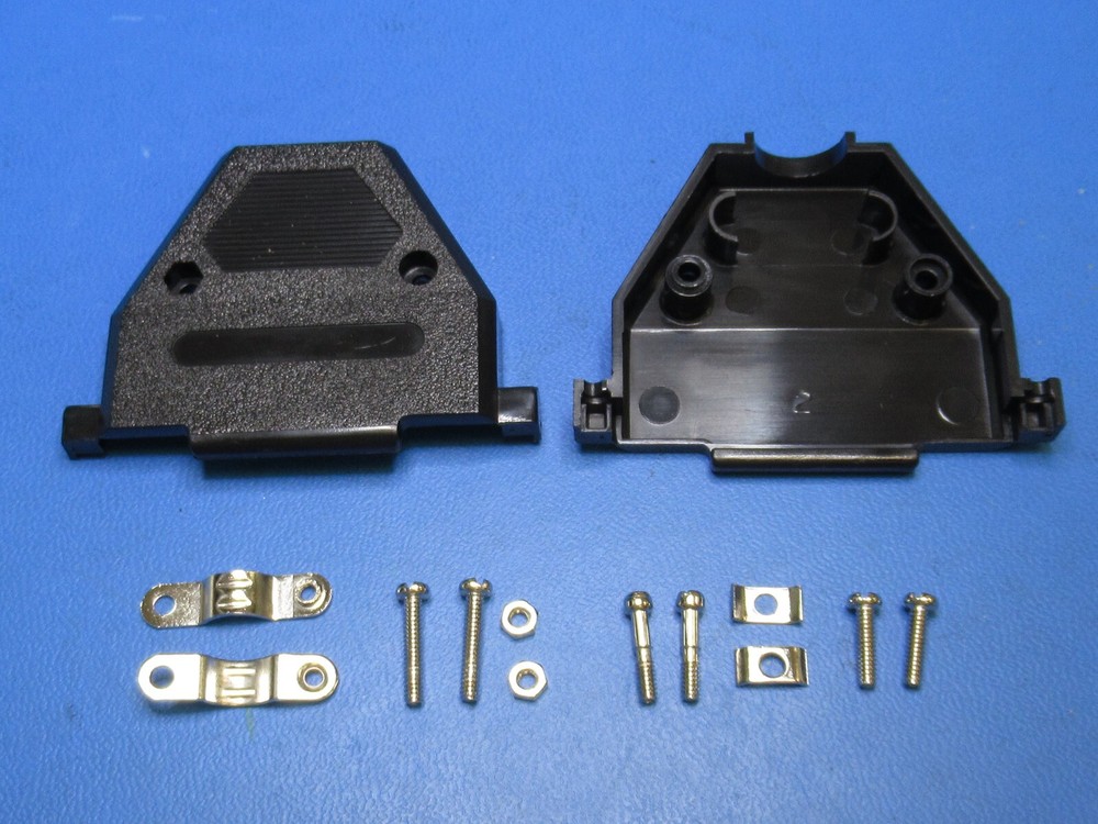 (1) DB37H L-COM DB37 / 37 PIN DSUB PLASTIC HOOD SHELL CONNECTOR COVER STRAIN NEW