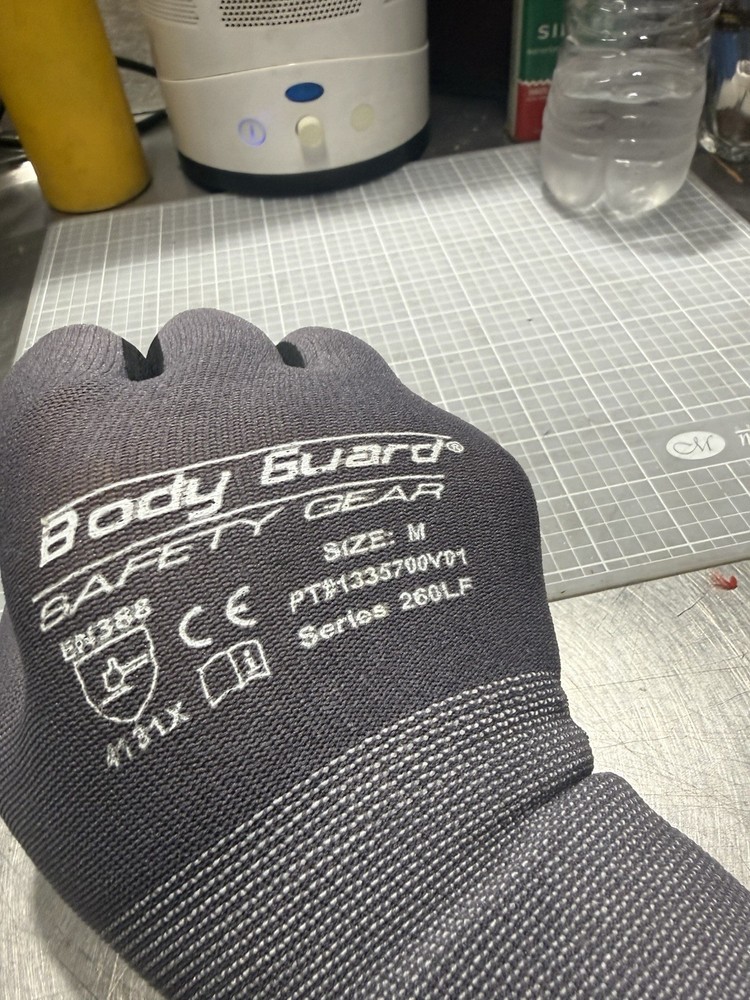 Body Guard Safety Gear Work Gloves Size M Series 260LF Black Gray Grip PPE Pair