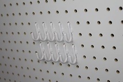 Plastic White J Hook Peg Board Hook Kit Garage 100 pieces PEGBOARD NOT INCLUDED