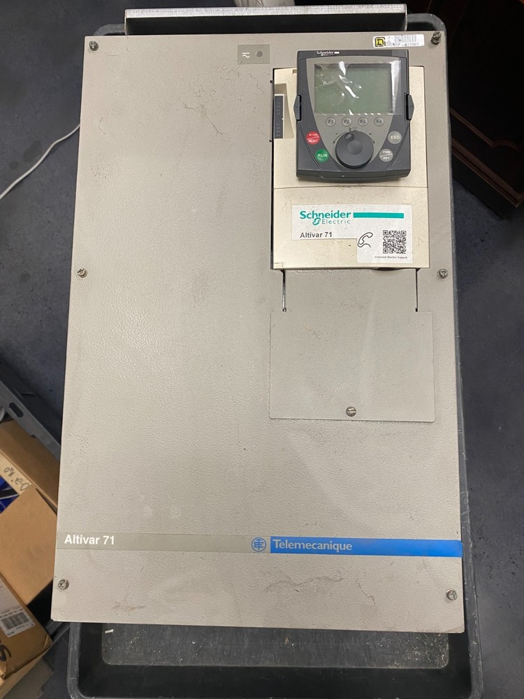 Schneider Electric ATV71HD30M3X Altivar 71 VFD Inverter 40HP 230V ATV71HD30M3X