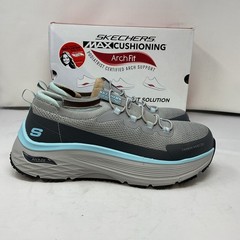 Skechers Max Cushioning Arch Fit Nixx 108153 Women Size 9 Work Shoes Sneaker