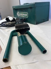 GREENLEE 800 HYDRAULIC CABLE BENDER WITH GREENLEE 1725 HYDRAULIC FOOT PUMP