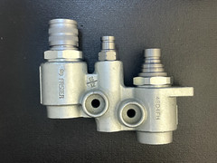 Hydraulic Coupler Assembly Block for most skid loaders 48MM no inlets