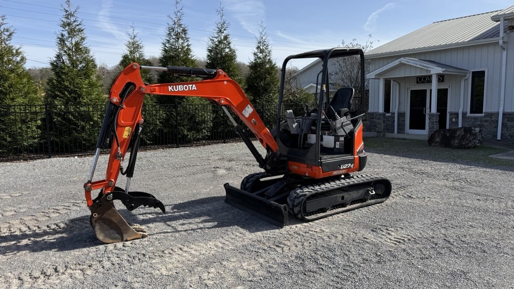 2021 KUBOTA U27-4 MINI EXCAVATOR – HYDRAULIC THUMB – ZERO TAIL SWING – QUICKTACH