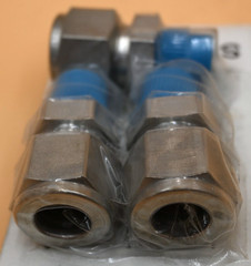 SWAGELOK SS-810-1-4 MALE CONNECTOR 1/2″ TUBE OD X 1/4″ MALE NPT – LOT OF 3PCS