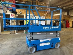 2014 GENIE GS-1930 ELECTRIC SCISSOR LIFT NARROW WIDTH VERTICAL GENIE MANLIFT