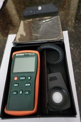 Extech EasyView 30 Digital Light Meter 40K Foot Candles / 400K Lux
