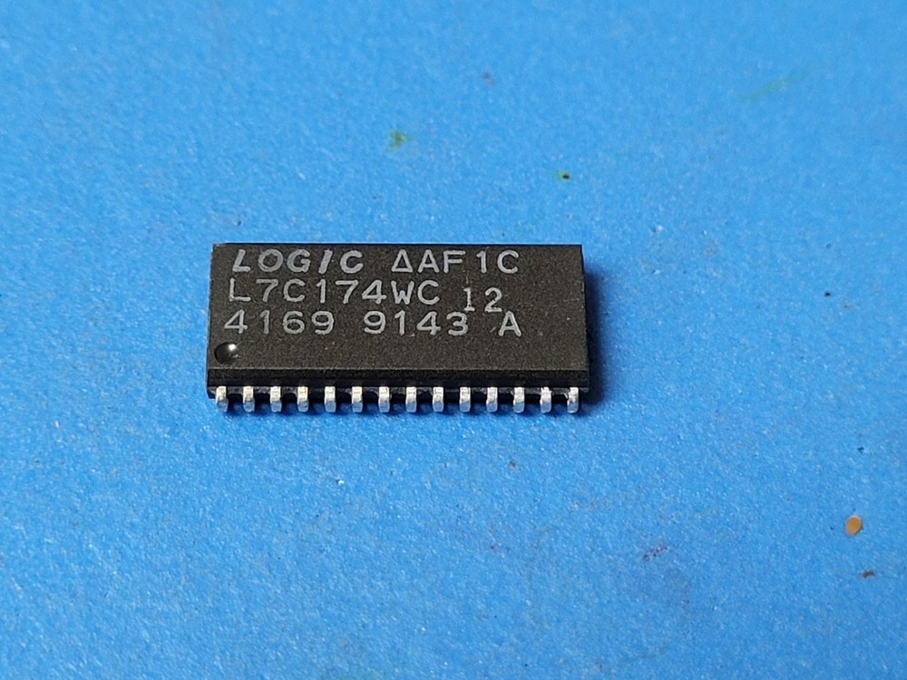 (5 PCS) L7C174WC12 LOGIC Devices Cache Tag SRAM, 8KX8, 12ns, CMOS, SOJ28