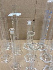 Lot of 17 Graduated Cylinders (Made in USA) – 10,25,50 & 100 ml