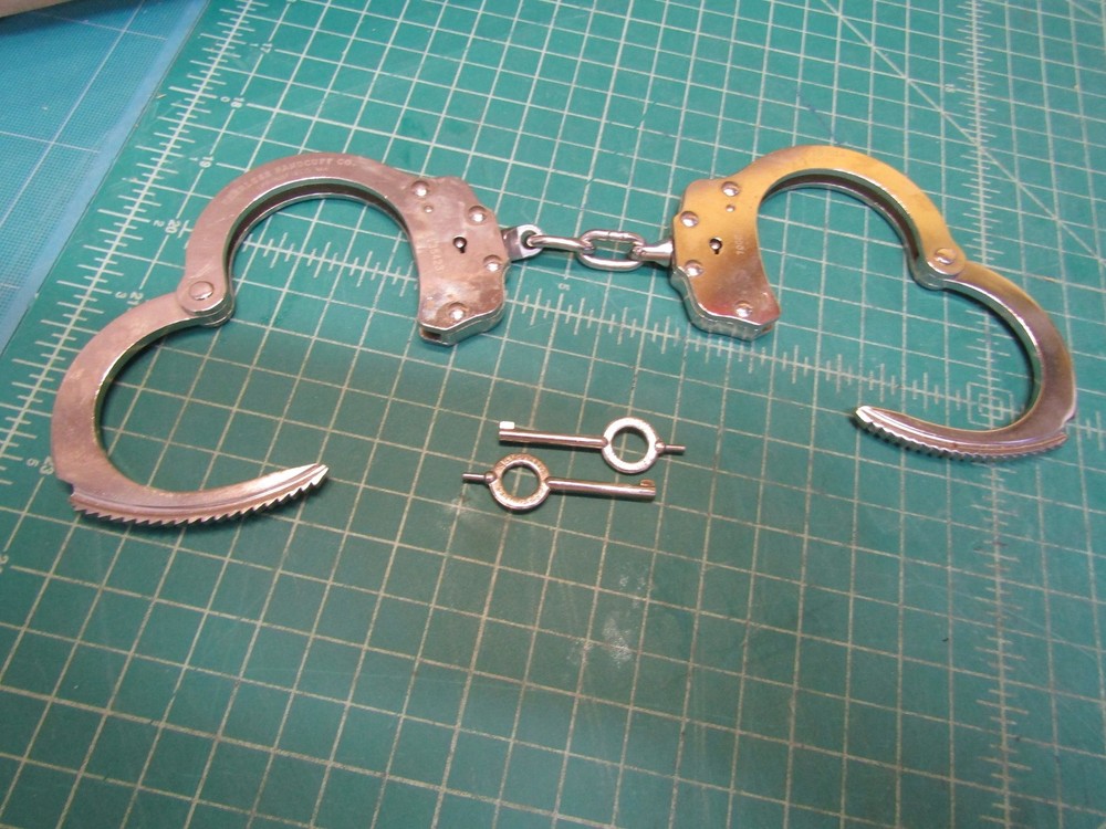 1 set – Peerless Model 700C Standard Nickel Handcuff Cuffs New out of Box