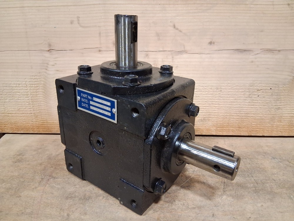 GTM Right Angle Gearbox 1″ shaft ratio 1:1.5 Both Shafts Keyed 2390-0606