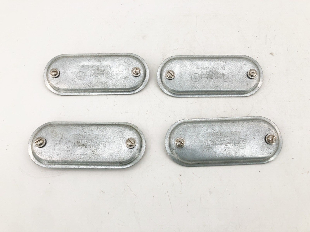 Lot of 4 New Killark 570 Steel Conduit Body Covers 1-1/2″ Form 7 – No Gasket