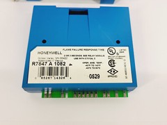 Honeywell RM7895C1012 Burner Controller w/ ST7800A1039 (30s) & R7847A1082