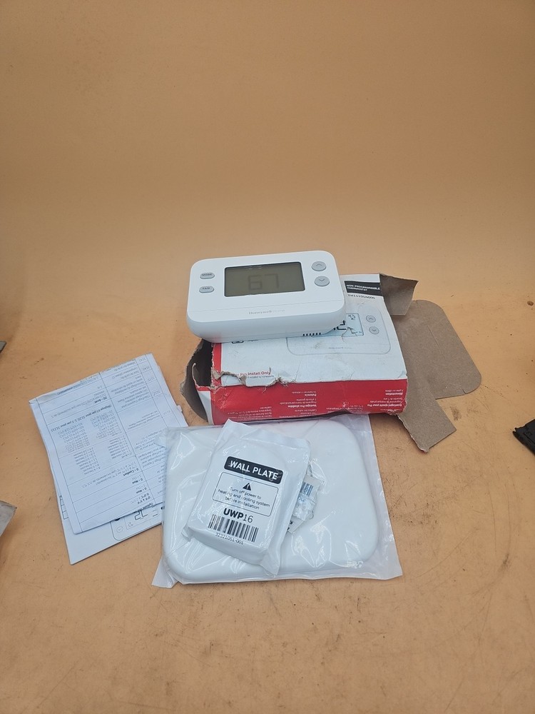 Honeywell TH1110U4000/U FocusPRO N100 Non-Programmable Thermostat, 1 Heat/1 Cool