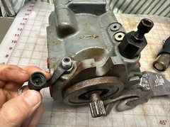 Parker Hydraulic Piston Pump, PAVC-33BR224 23, 33cc/Rev, CW, 3000psi, 1800rpm