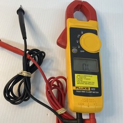 Fluke 323 True-RMS Digital Clamp Meter W/ Carrying Case – Pre Owned