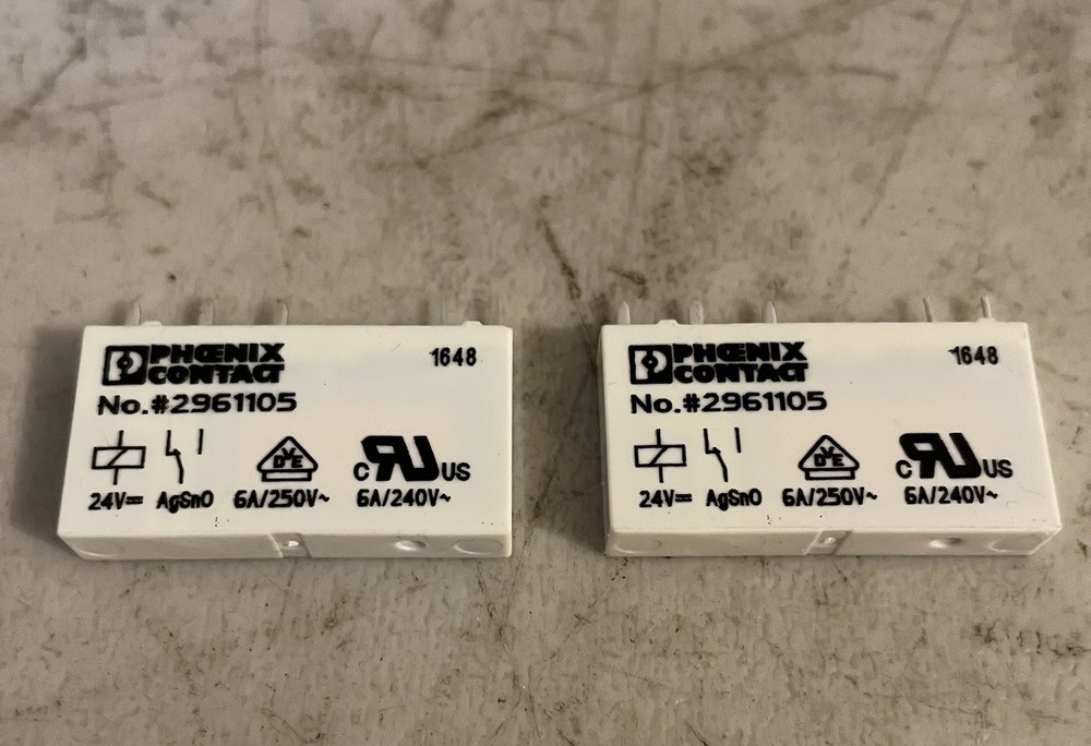 Lot Of 2! 2961105 Phoenix Contact Power Relay 6A 24VDC 5 Pins NEW