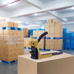Manual Carton Stapler With 100 Staples Adjustable For Corrugated Boxes