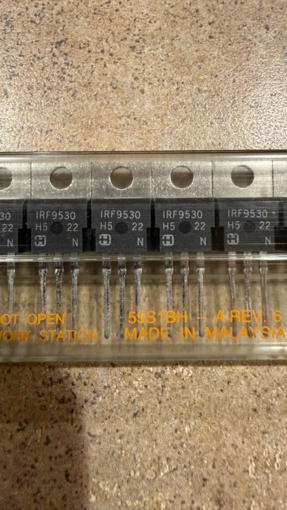 LOT OF 50 IRF9530 Harris P-Channel MOSFET 100Vdss 12A 75W Through Hole TO-220-3