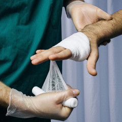 Clear Vinyl Disposable Exam/Medical Gloves 3 Mil, Latex/Powder-Free, Food-Safe,