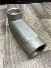 Red Dot 1-1/2″ LB Aluminum Conduit Body, 90Degree, 32.0CU In. NOS #4022PT26
