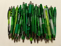 30ct Mixed Lot Misprint Retractable Click Pens: FORREST / KELLY / GREEN