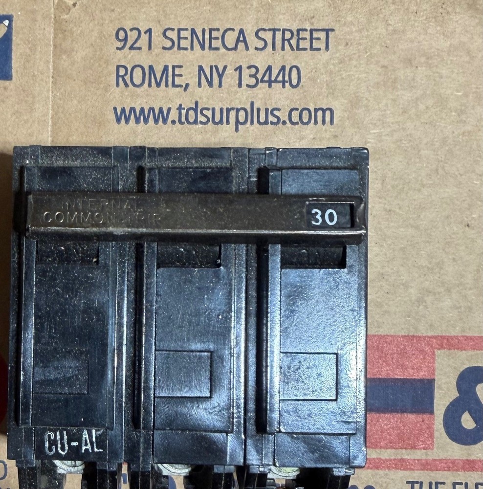 GENERAL ELECTRIC GE PLUG IN CIRCUIT BREAKER, 3 POLES, 240V, 30A, 3885, THQL32030