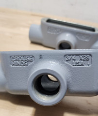Cooper Crouse-Hinds X28 Conduit Body 3/4″ Form 8 Painted, Threaded (Qty 2)