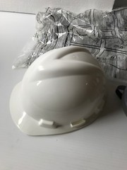 MSA V-Gard size Small Hard Hat with Pin Lock Suspension – White 466354