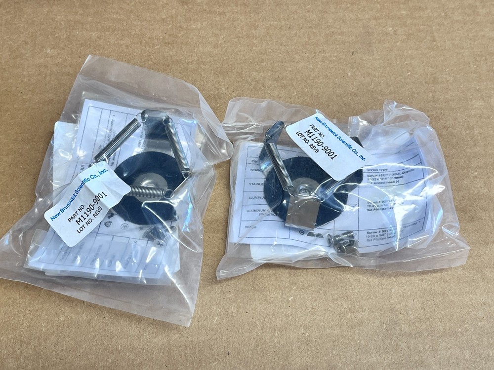 Lot of 2 New Brunswick 125mL Erlenmeyer Flask Clamps M1190-9001
