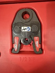 Open Box Milwaukee 49-16-2696 Black Iron Durable Press Jaw 1/2″ – 1″ Kit *read*