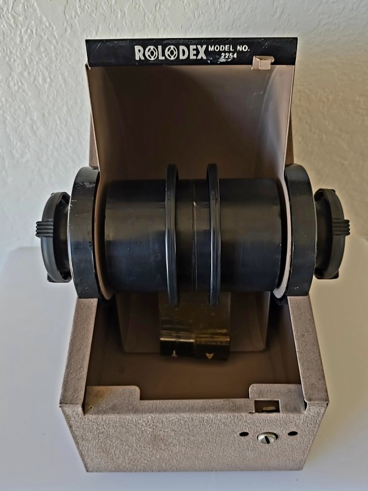 Vintage Rolodex Model No 2400-S Tan No key Metal Strong