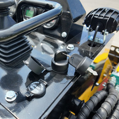 TYPHON STOMP V900 1.4Ton Skid Steer Loader w Kubota 25HP 3-Cylinder D1105 Engine