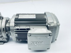 SEW-EURODRIVE SA47 DRN80M4 Gearbox 17.62:1-Ratio 1hp 230/460V IP54 3ph 1-1/4″-B