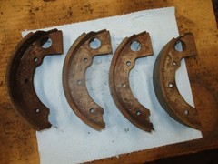 JOHN DEERE 316 318 330 332 420 TRACTOR REAR BRAKE SHOES (4) AM116982 $455+ JD