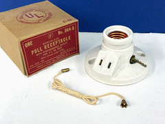 Glazed Porcelain LAMP HOLDER Pull Chain & Outlet 250W 125V CIRCLE F NEW 864-S
